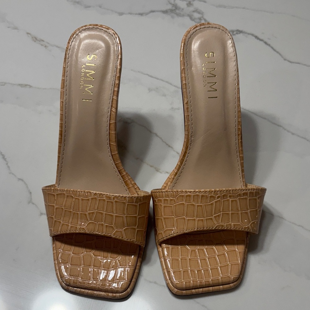 Simmi London Tan Croc-Embossed Mules